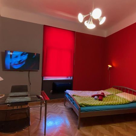Apartment B42 Bed And Cafe Прага Екстер'єр фото