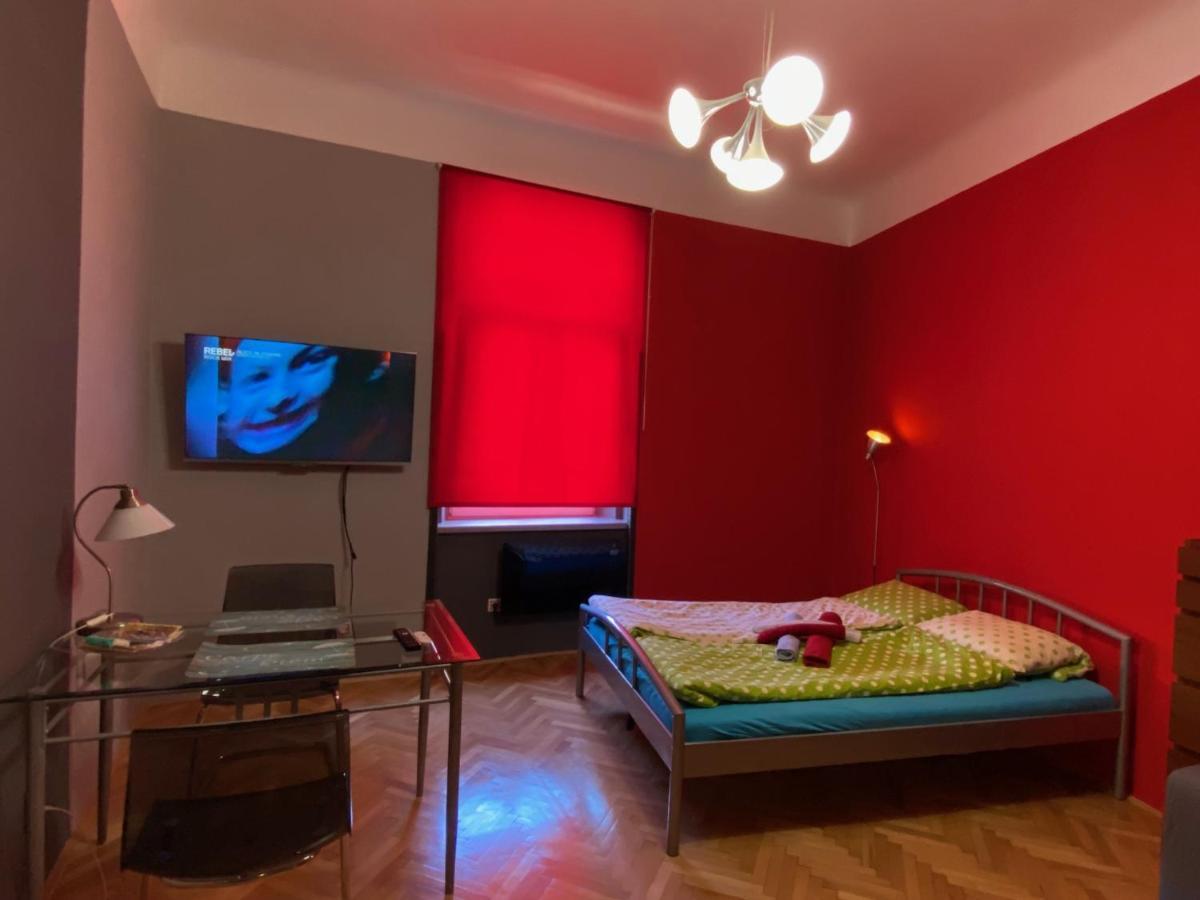 Apartment B42 Bed And Cafe Прага Екстер'єр фото