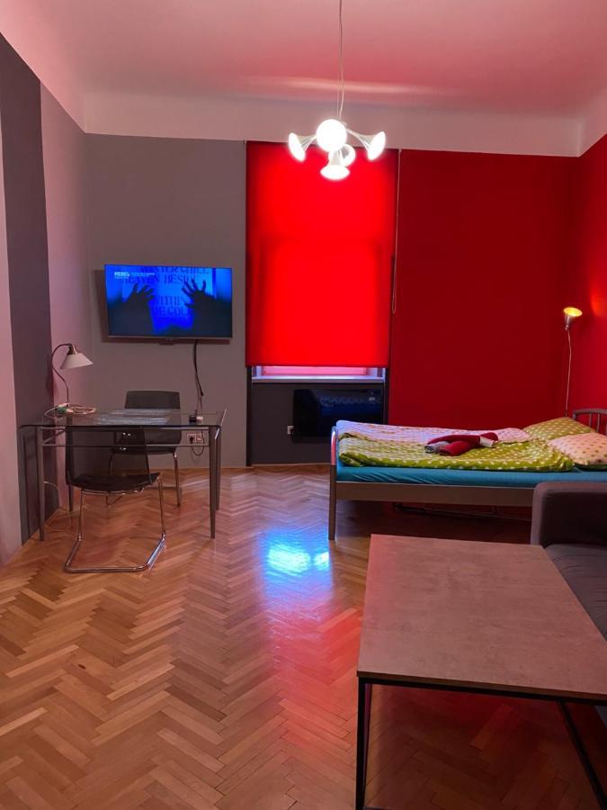 Apartment B42 Bed And Cafe Прага Екстер'єр фото