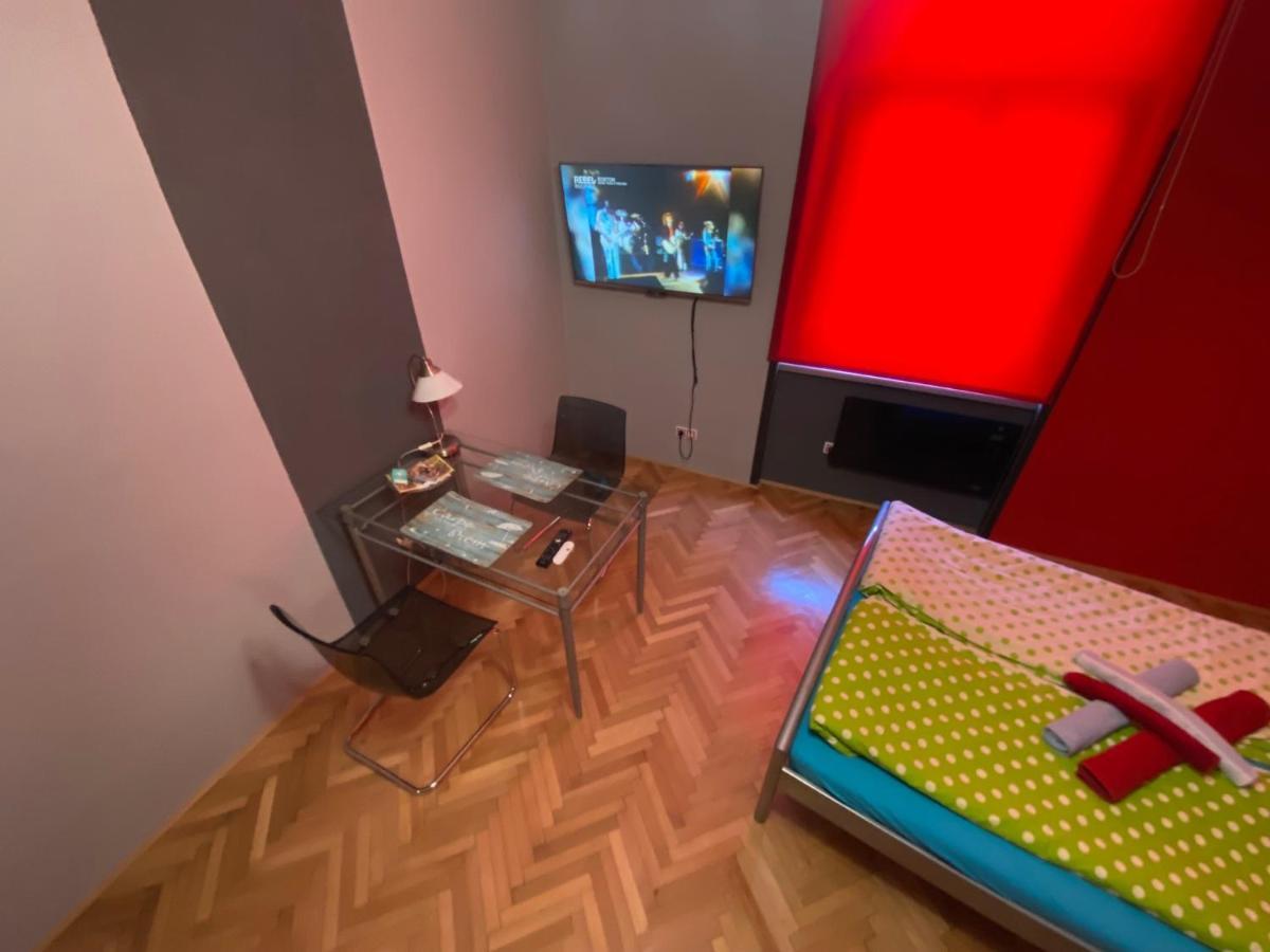 Apartment B42 Bed And Cafe Прага Екстер'єр фото