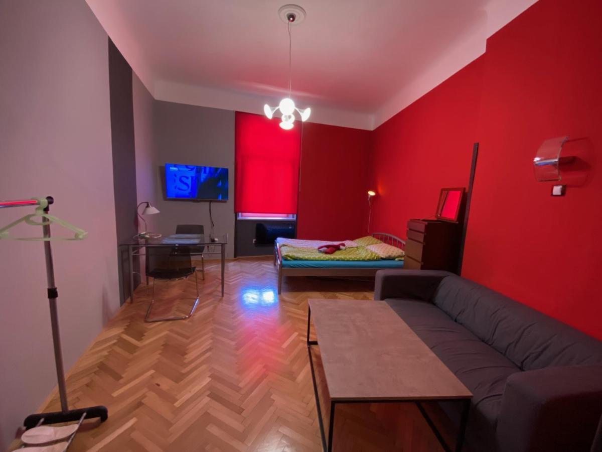Apartment B42 Bed And Cafe Прага Екстер'єр фото
